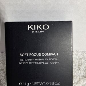 Kiko Compact Mineral Foundation in Black